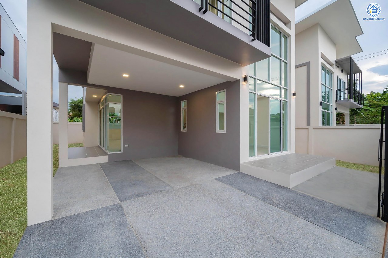 บ้านมือสองตกแต่งใหม่ โครงการ บุษราคัมรีเจนท์ ปิ่นเกล้า-บรมราชชนนี เนื้อที่ 54.20 ตร.ว. ฟังก์ชัน 3 ห้องนอน 3 ห้องน้ำ จอดรถได้ 2 คัน สภาพแวดล้อมดี เดินทางเข้าสู่เมืองได้สะดวกเชื่อมต่อ ถนนพุทธมณฑล สาย 2, ถนนบรมราชชนนี, ถนนกาญจนาภิเษก, ถนนศาลาธรรมสพน์ ใกล้เซ็นทรัลปิ่นเกล้า และ จุดขึ้นทางด่วน "ศรีรัช"...